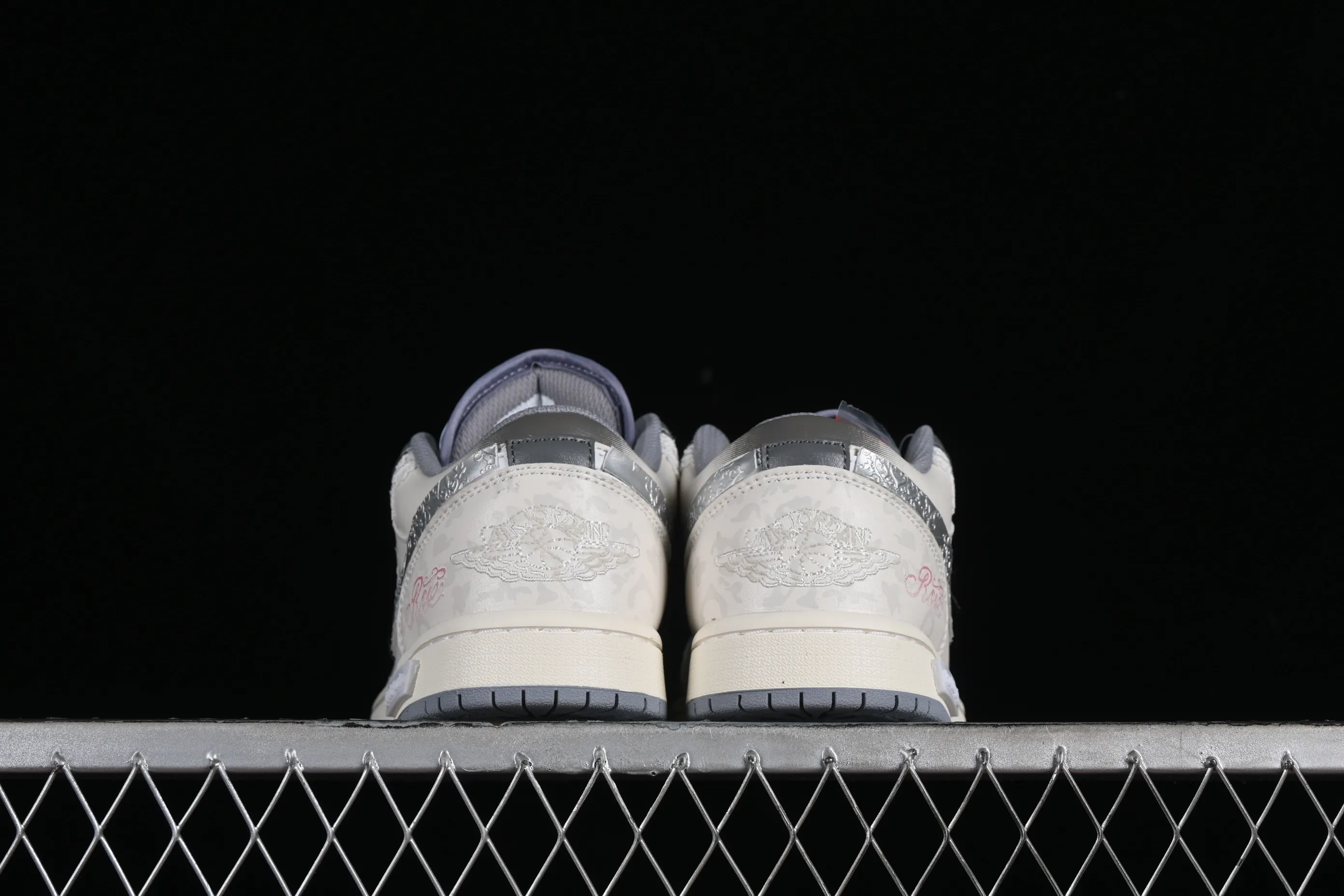 All categories Air Jordan Jordan series basketball shoes Air Jordan 1 Low Air Jordan 1 Low AJ1 Joe 1 Panda Prank Modern Wei Realm Gray Series Perseverance Flower Low-top cultural casual sneakers 553560-053